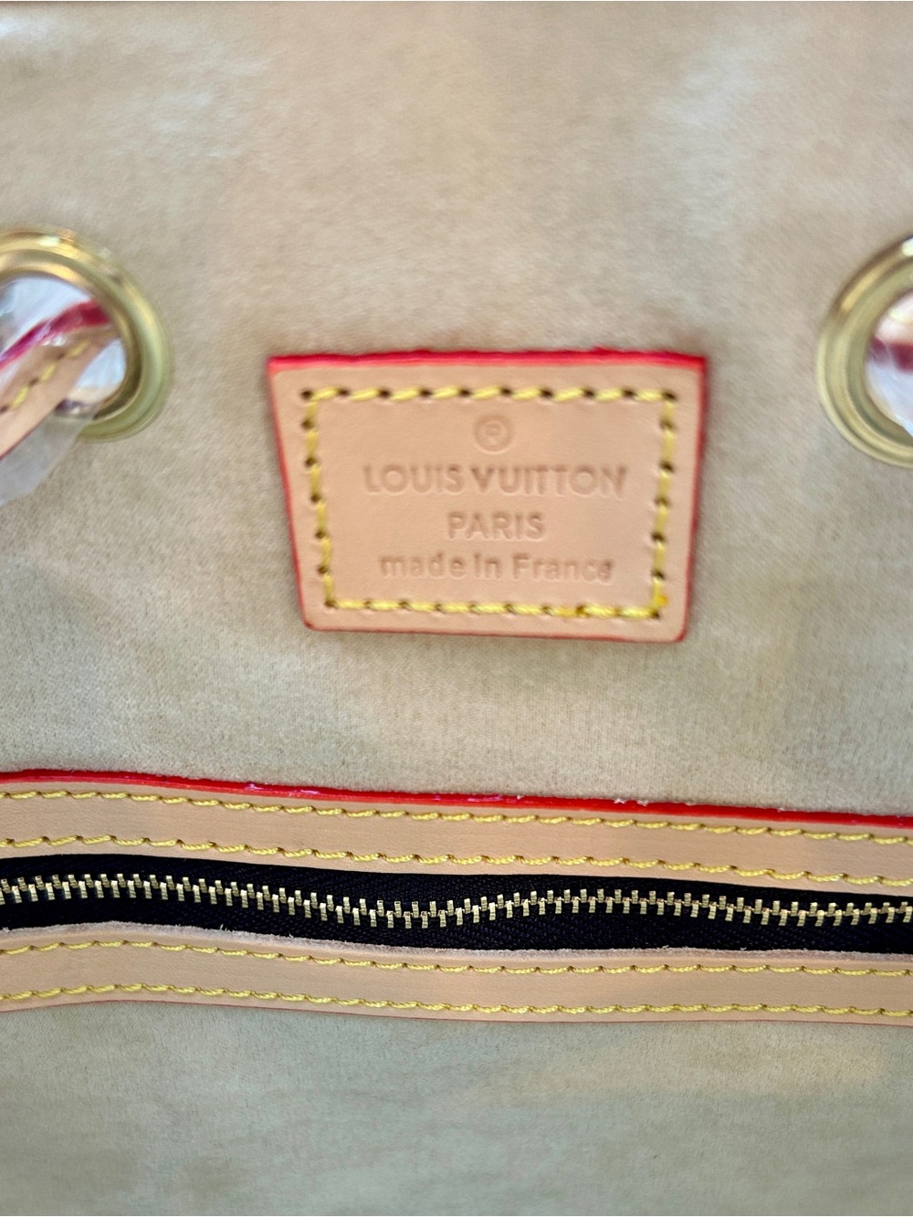 Louis Vuitton - Picture 7 of 9